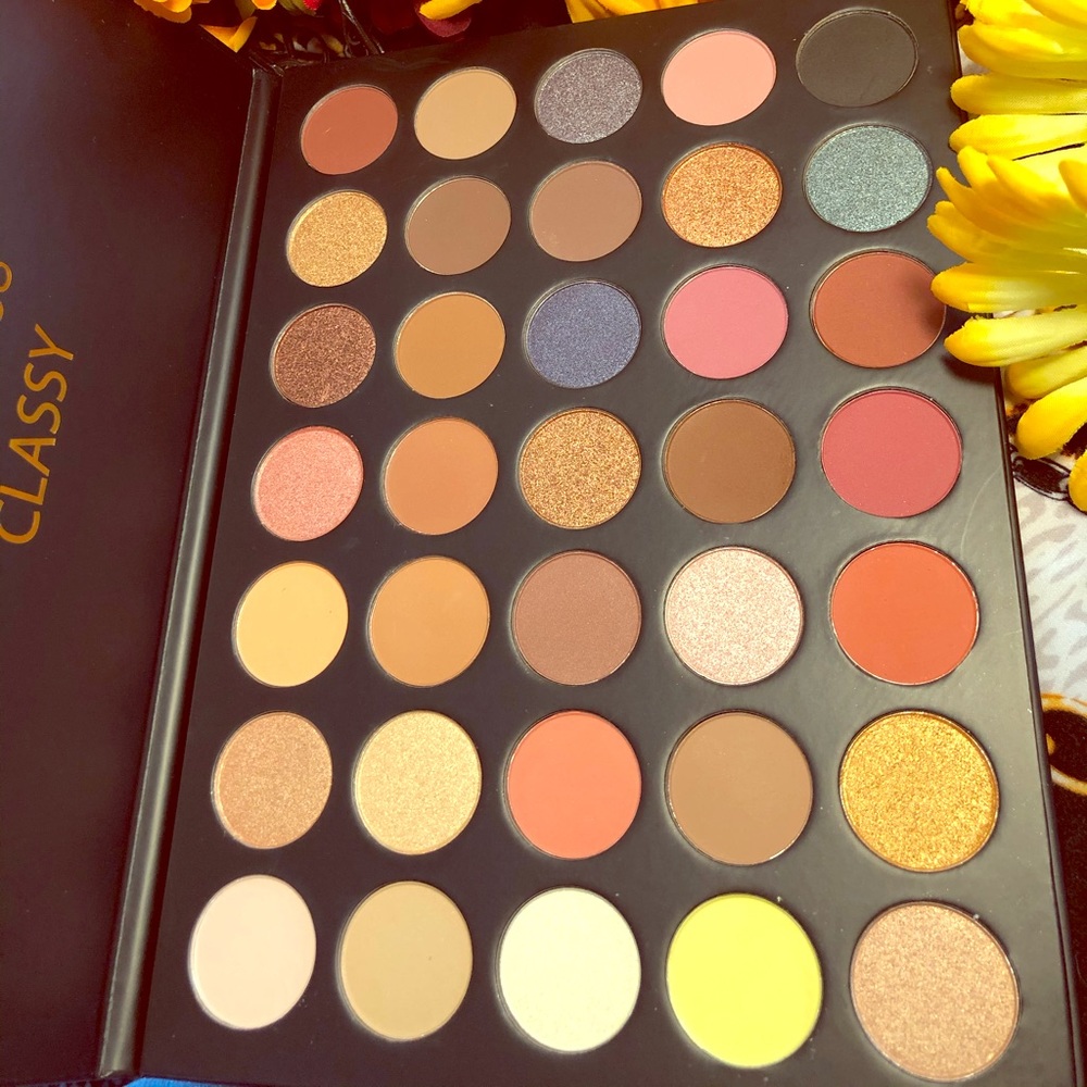 Eyeshadow palette every palette has 35 colors